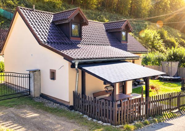 Zrekonštruovaný 4-izbový rodinný dom - chalupa Hodruša-Hámre