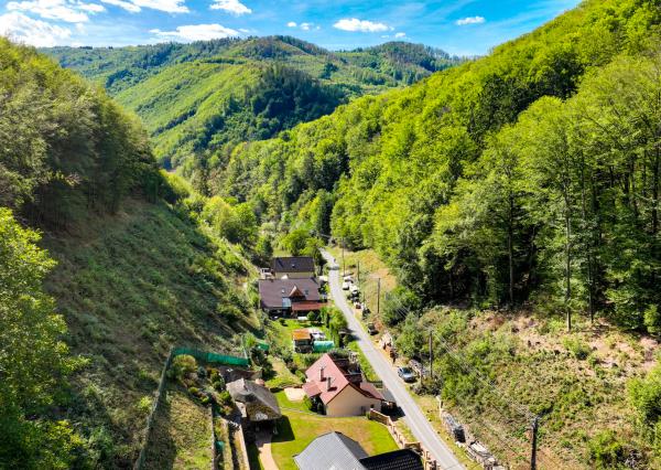 Zrekonštruovaný 4-izbový rodinný dom - chalupa Hodruša-Hámre