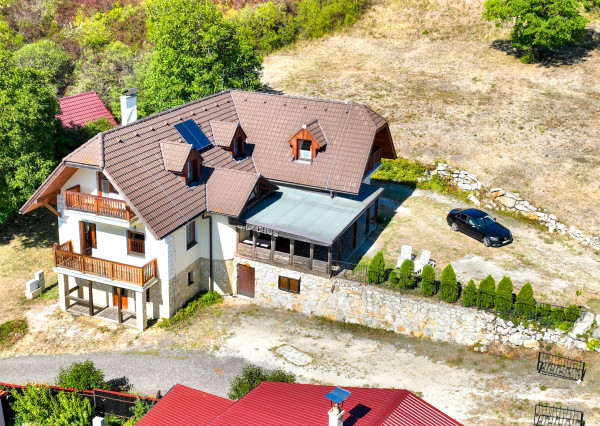 Penzión - Rodinné sídlo s pozemkom 8 753m2, Dudince