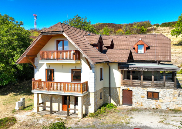 Penzión - Rodinné sídlo s pozemkom 8 753m2, Dudince