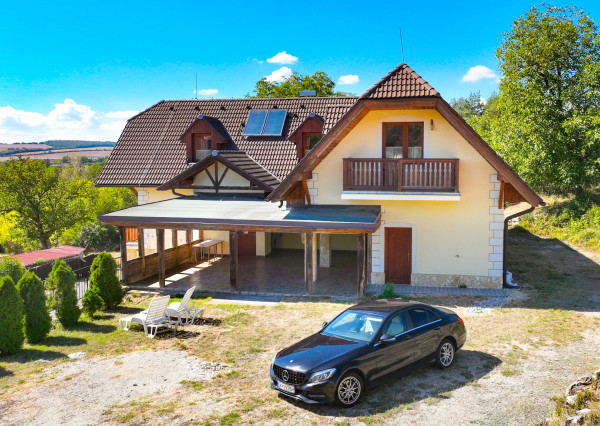 Penzión - Rodinné sídlo s pozemkom 8 753m2, Dudince