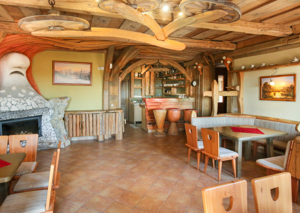 Penzión - Rodinné sídlo s pozemkom 8 753m2, Dudince