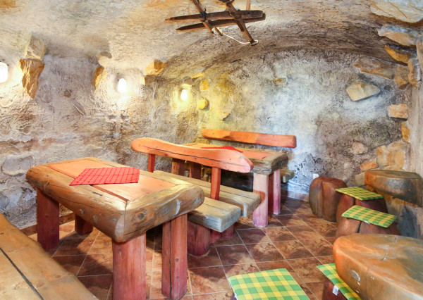 Penzión - Rodinné sídlo s pozemkom 8 753m2, Dudince