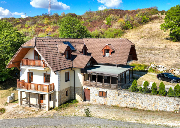 Penzión - Rodinné sídlo s pozemkom 8 753m2, Dudince