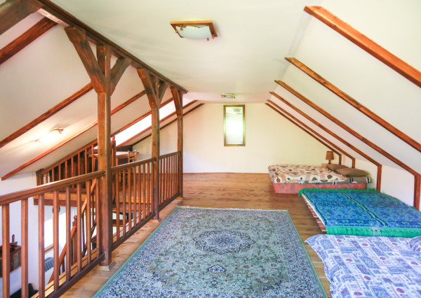 Rekonštruovaná chalupa s pozemkom 1000m2 Hodruša-Hámre