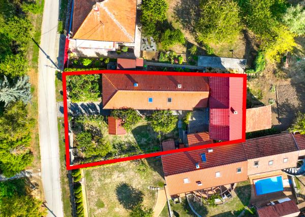 Dva rodinné domy, ovocná záhrada 300m2, Trávnica – Podhájska