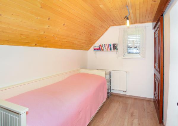 Dva rodinné domy, ovocná záhrada 300m2, Trávnica – Podhájska