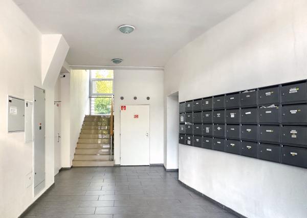 1-izbový byt s balkónom a parkovacím státím, Banská Bystrica