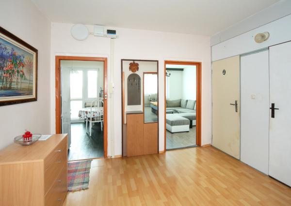 Slnečný 3-izbový byt s loggiou – Banská Štiavnica, Drieňová