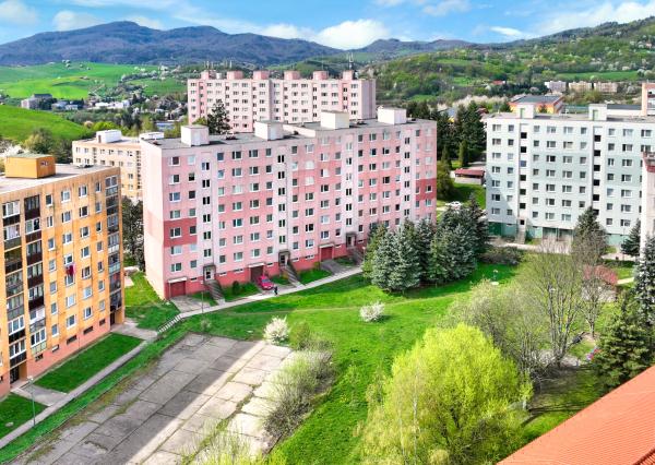 Slnečný 3-izbový byt s loggiou – Banská Štiavnica, Drieňová