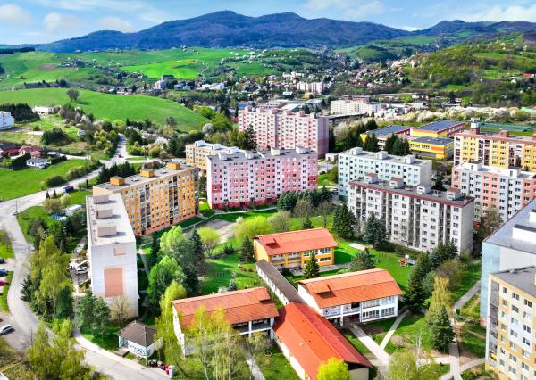Slnečný 3-izbový byt s loggiou – Banská Štiavnica, Drieňová