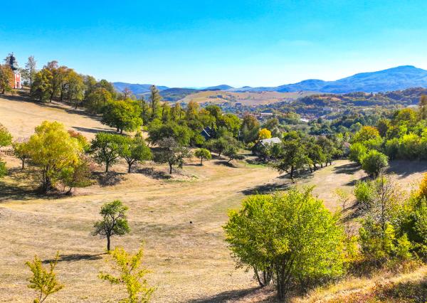 4 640m2 pozemok + 3 stavby pod Banskoštiavnickou kalváriou