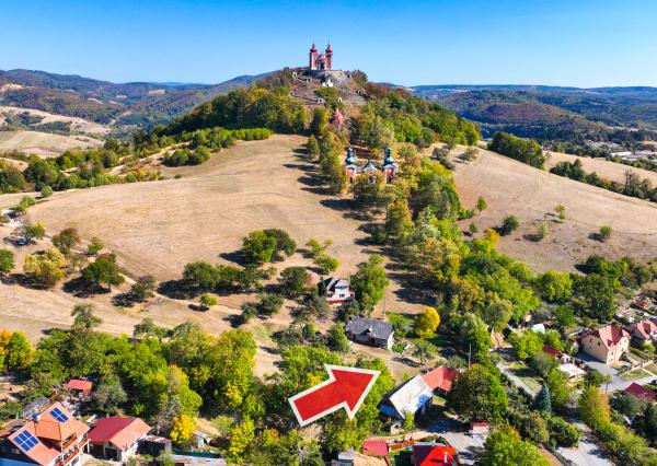 4 640m2 pozemok + 3 stavby pod Banskoštiavnickou kalváriou