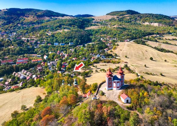 4 640m2 pozemok + 3 stavby pod Banskoštiavnickou kalváriou