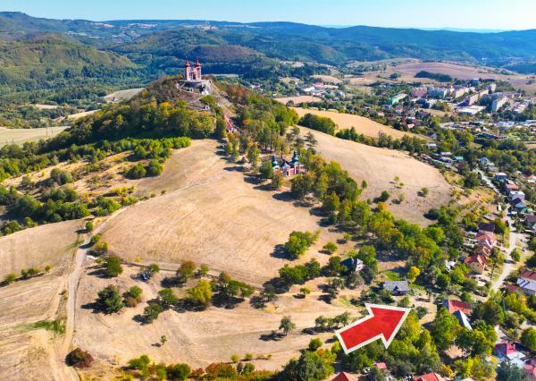 4 640m2 pozemok + 3 stavby pod Banskoštiavnickou kalváriou