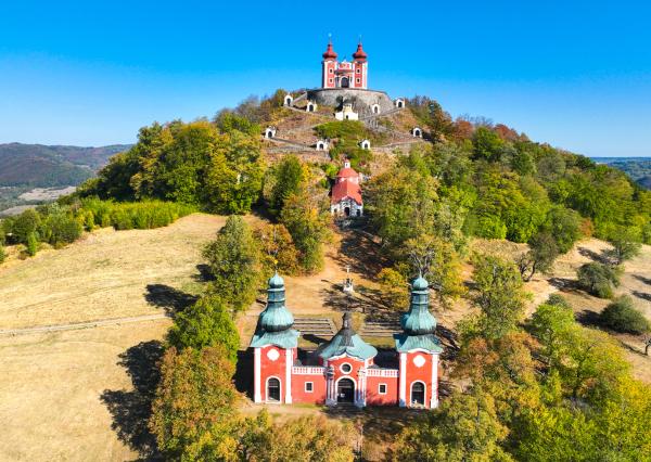 4 640m2 pozemok + 3 stavby pod Banskoštiavnickou kalváriou