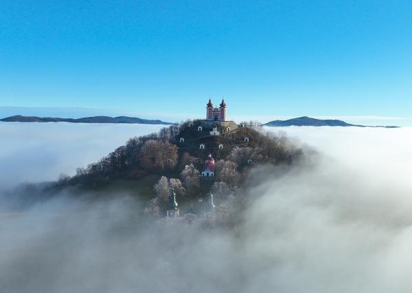 4 640m2 pozemok + 3 stavby pod Banskoštiavnickou kalváriou