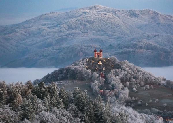 4 640m2 pozemok + 3 stavby pod Banskoštiavnickou kalváriou
